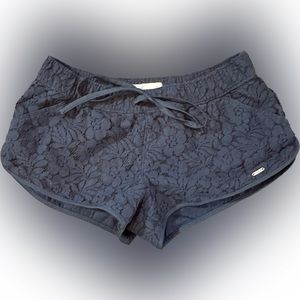 Hollister women’s booty shorts floral fishnet